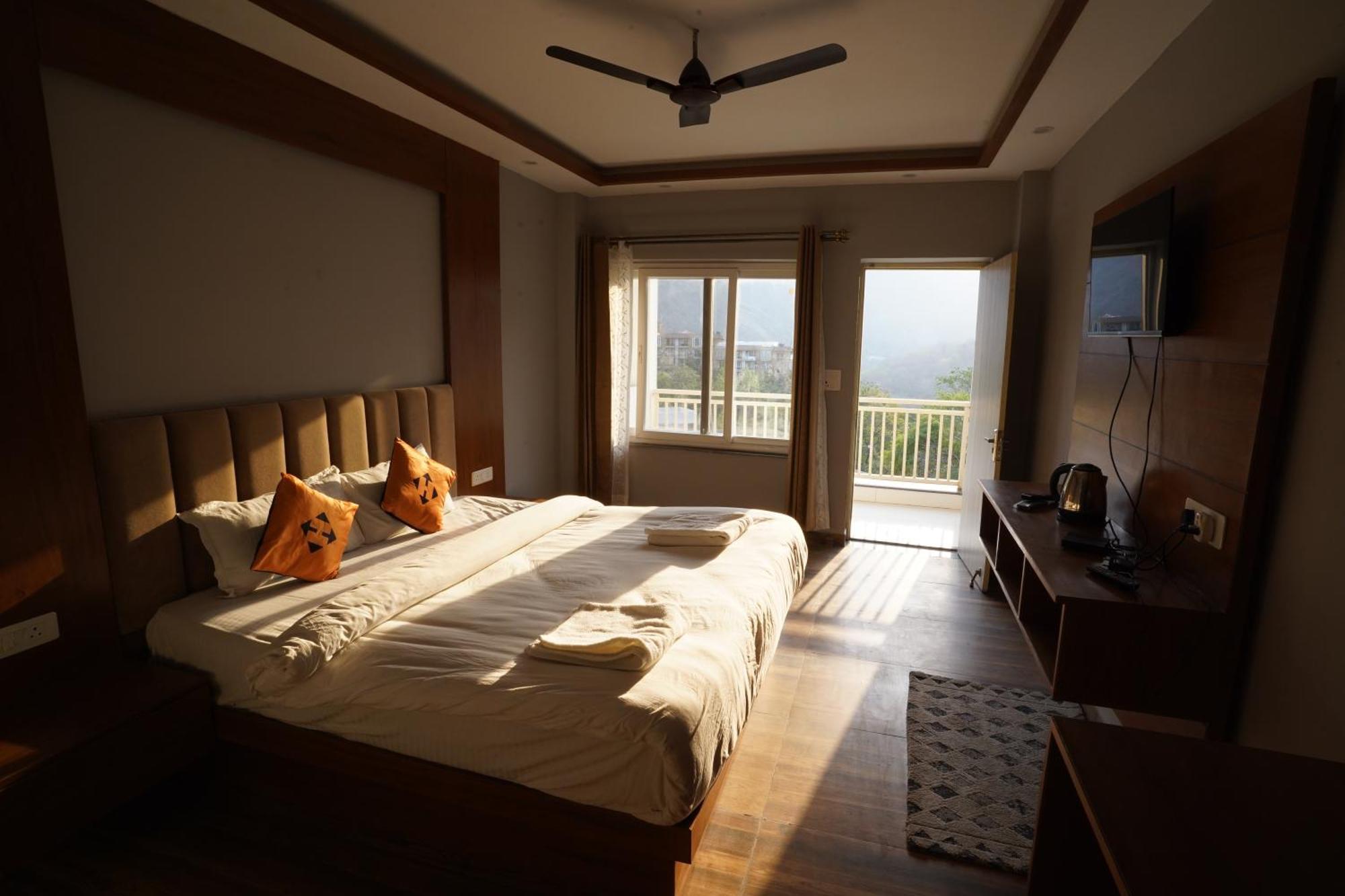 Hide-In Rishikesh, Laxman Jhula Hostel ภายนอก รูปภาพ