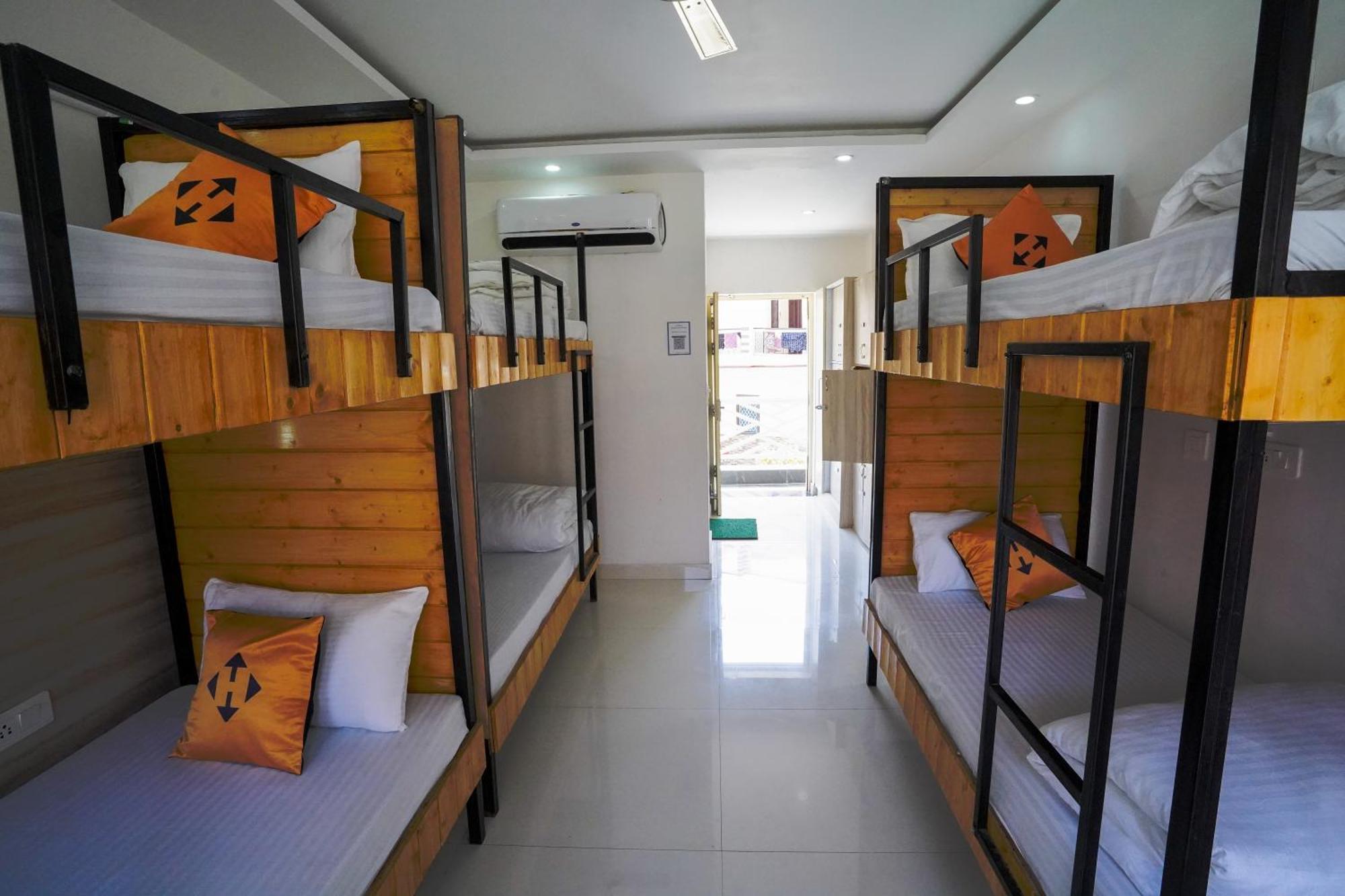 Hide-In Rishikesh, Laxman Jhula Hostel ภายนอก รูปภาพ