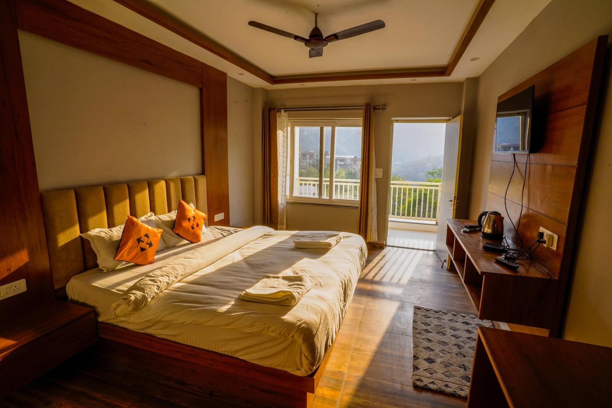 Hide-In Rishikesh, Laxman Jhula Hostel ภายนอก รูปภาพ