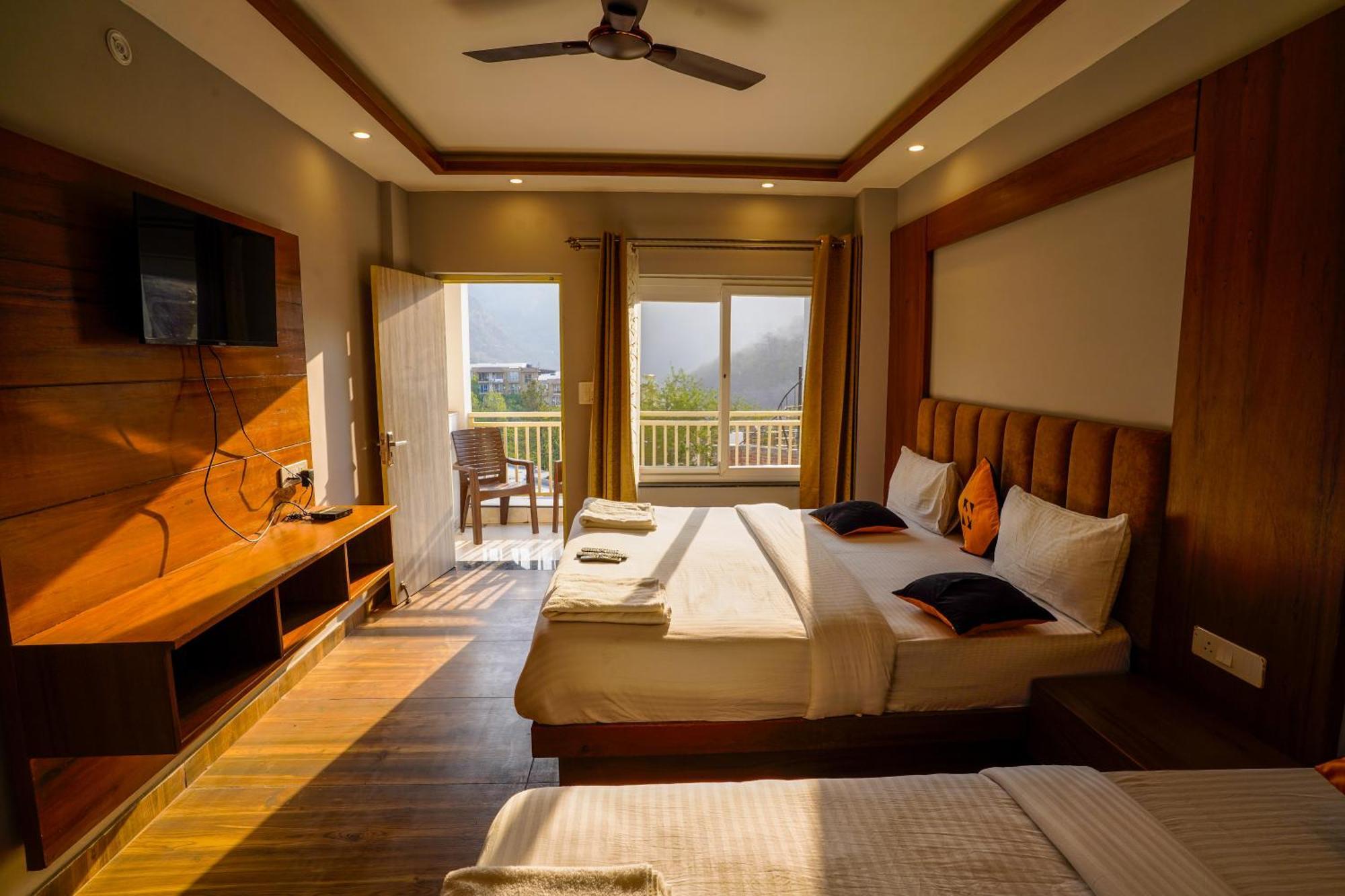 Hide-In Rishikesh, Laxman Jhula Hostel ภายนอก รูปภาพ