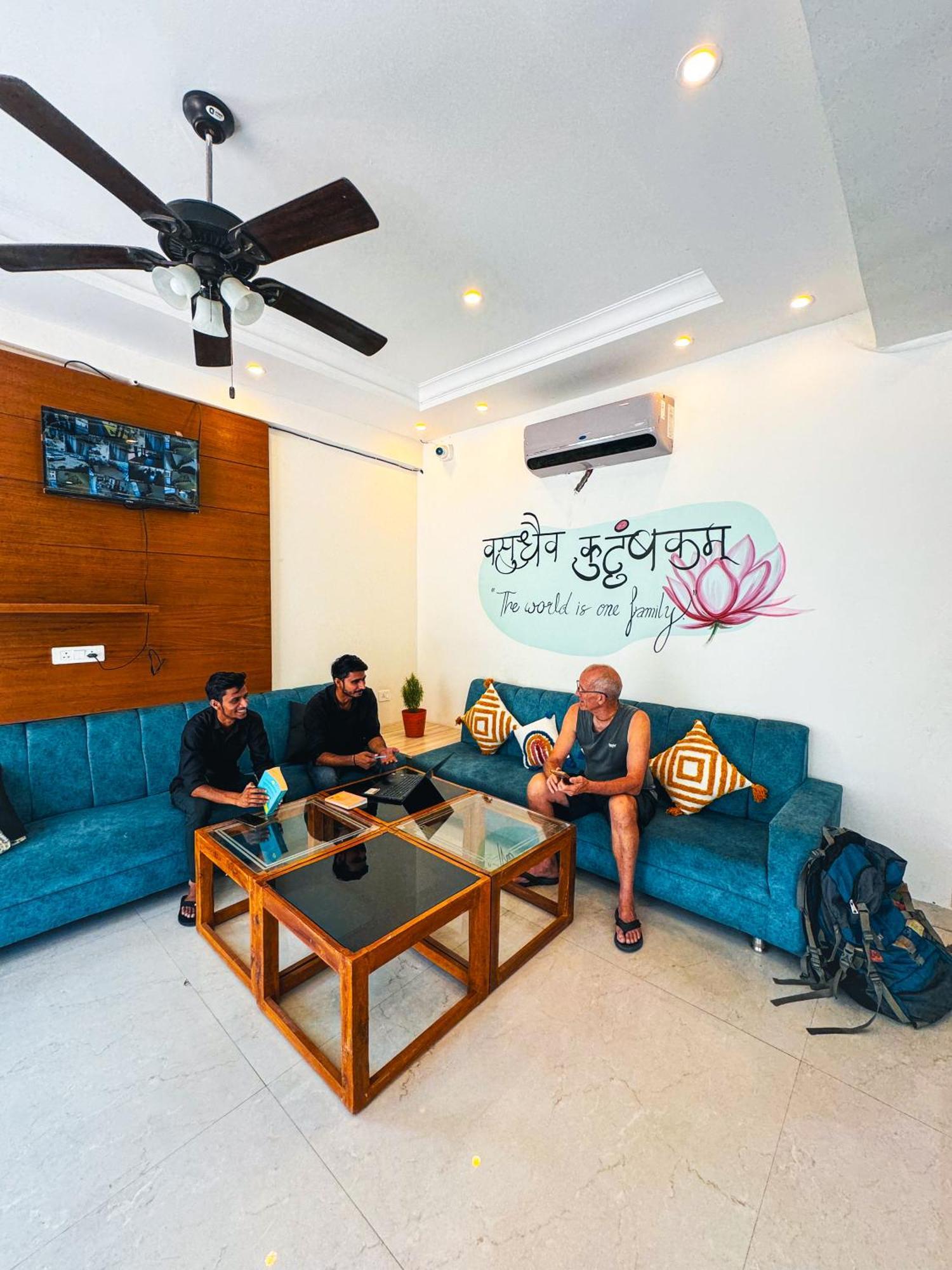 Hide-In Rishikesh, Laxman Jhula Hostel ภายนอก รูปภาพ