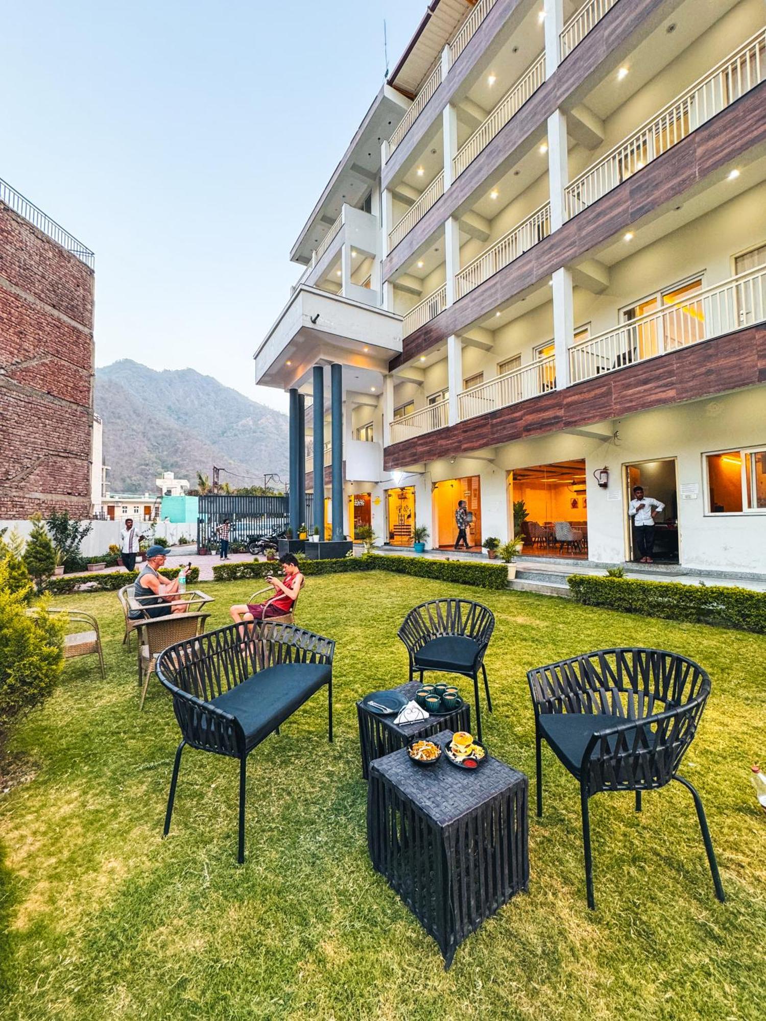 Hide-In Rishikesh, Laxman Jhula Hostel ภายนอก รูปภาพ